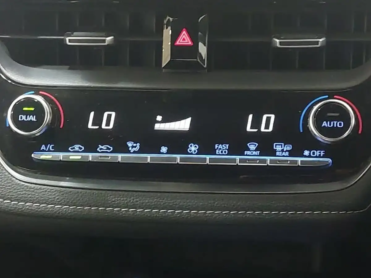 2022-toyota-corolla-20-vvt-i-icon-tech-hatchback-big-14
