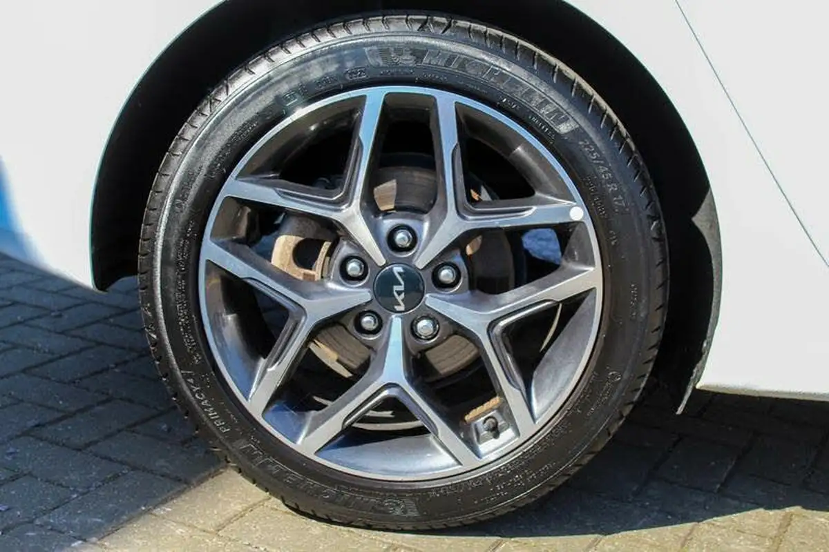 2022-kia-ceed-15-t-gdi-3-hatchback-big-13