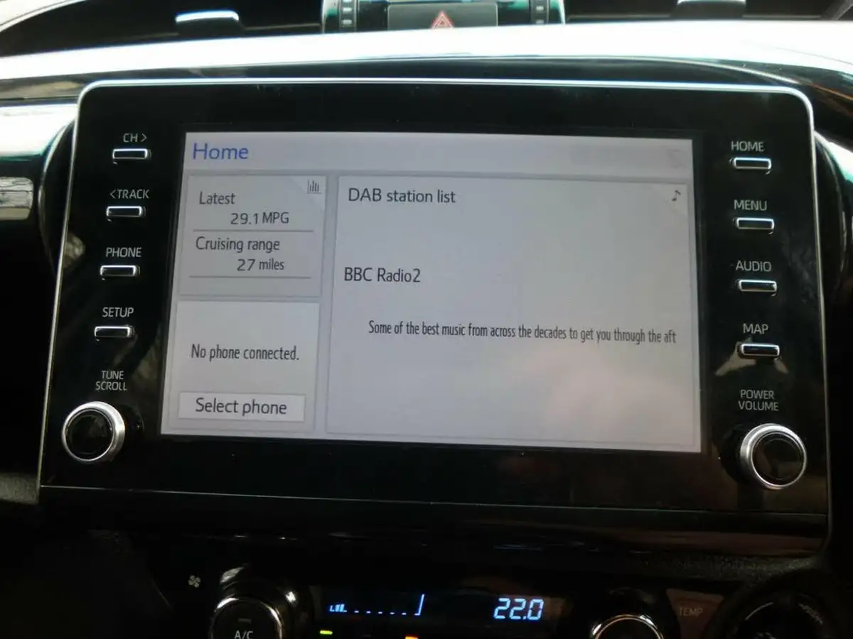 2021-toyota-hi-lux-24d-4d-invincible-150hpeu6d-big-34