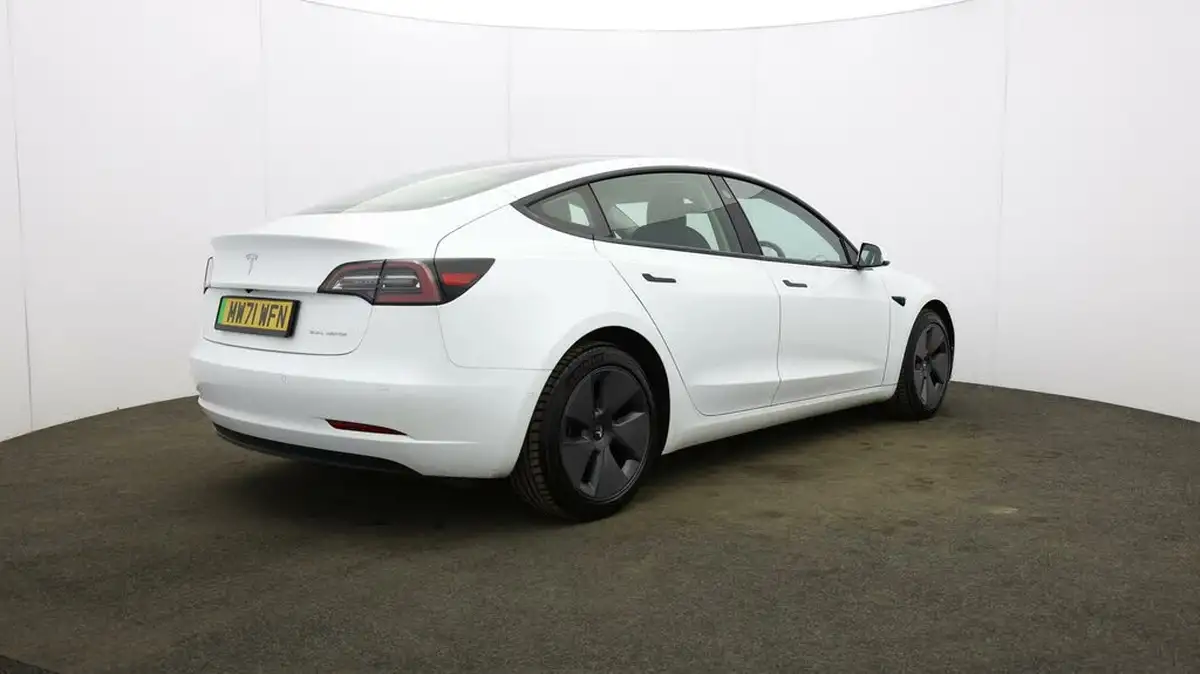 2022-tesla-model-3-e-long-range-big-58