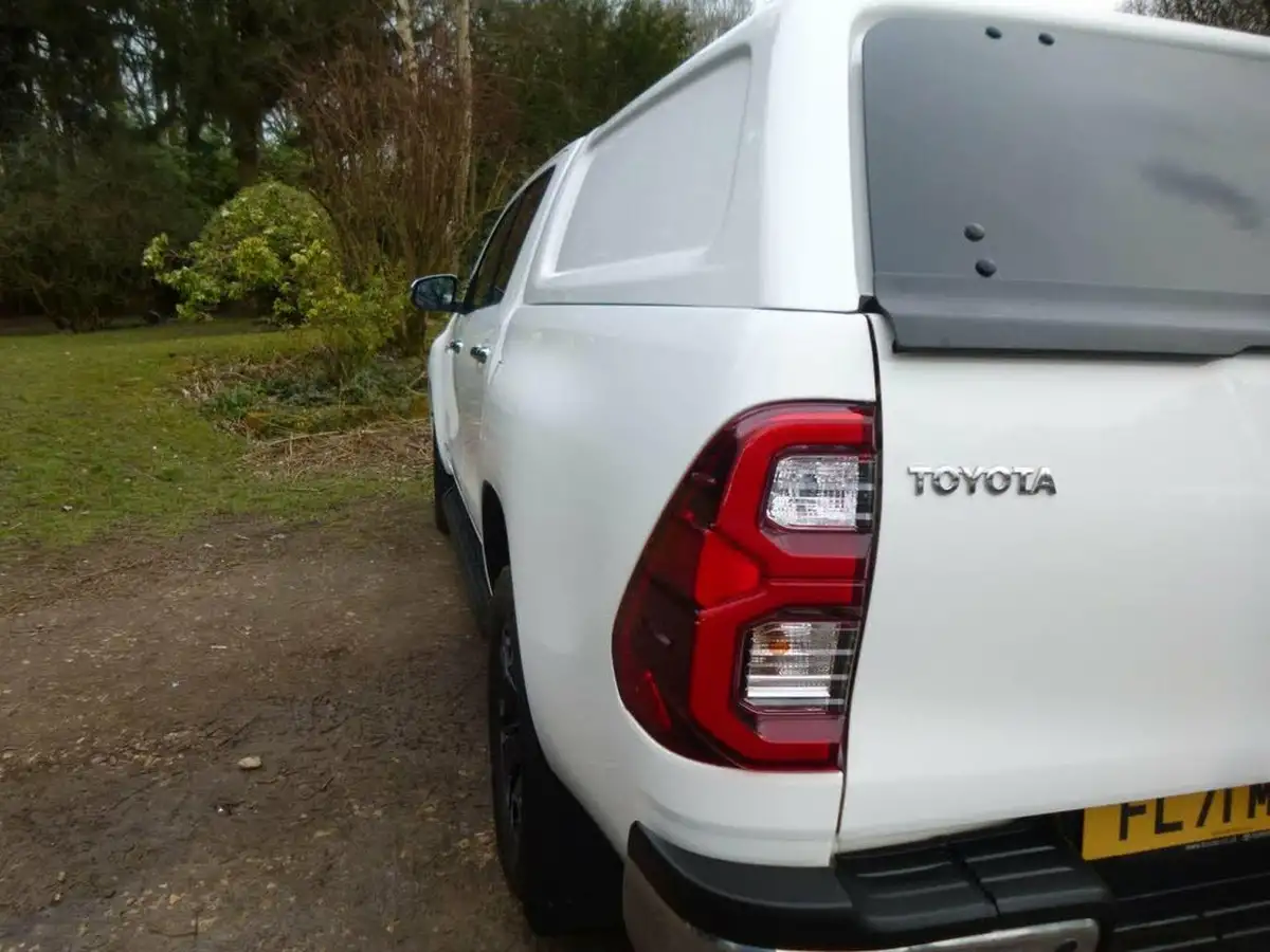 2021-toyota-hi-lux-24d-4d-invincible-150hpeu6d-big-10