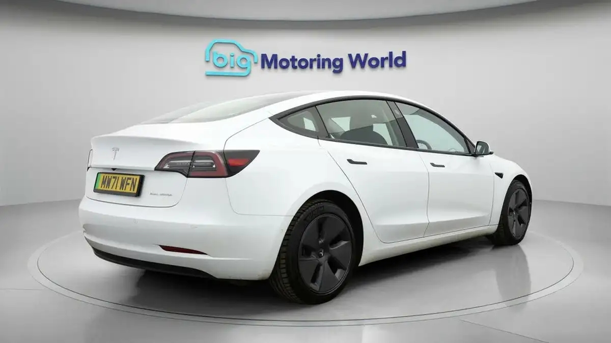 2022-tesla-model-3-e-long-range-big-6