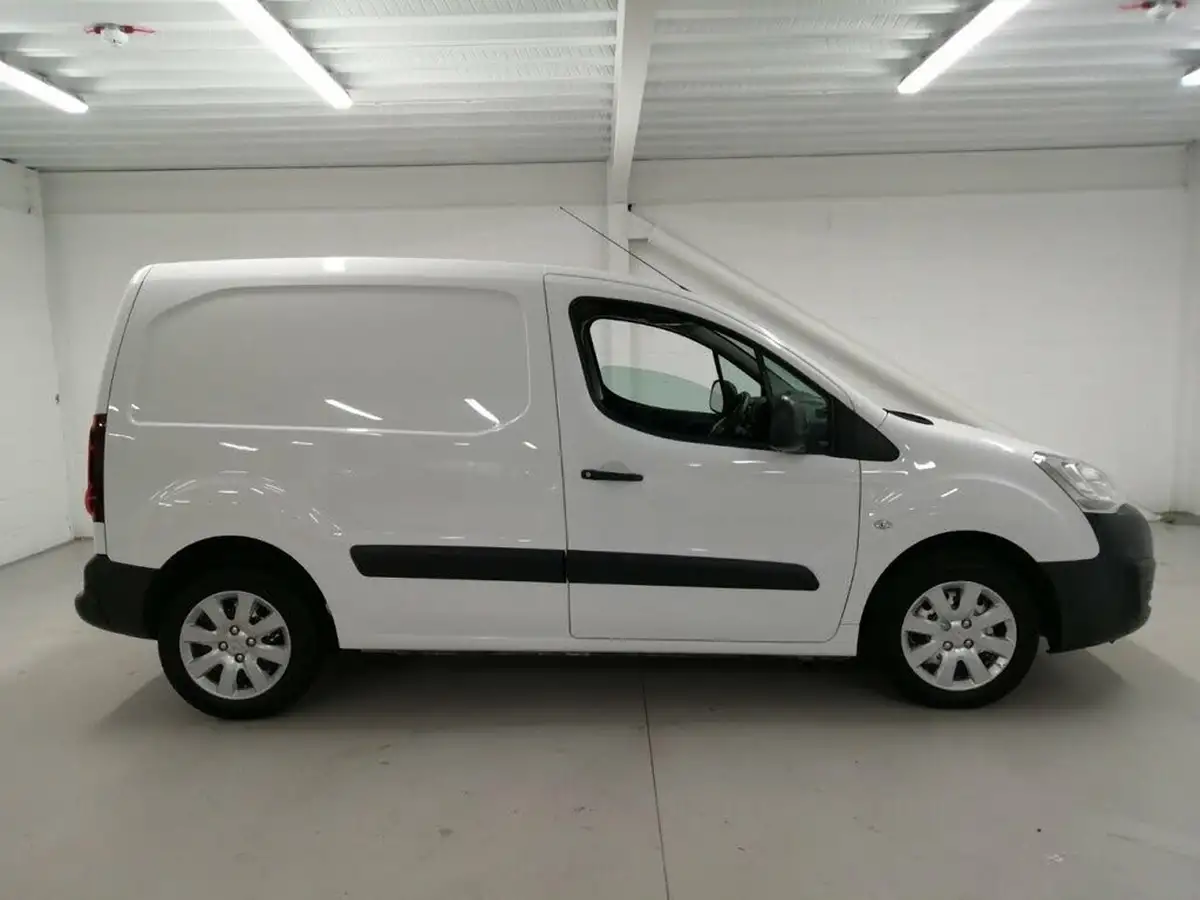 2018-peugeot-partner-16td-se-l1-stop-start-850-panel-big-24