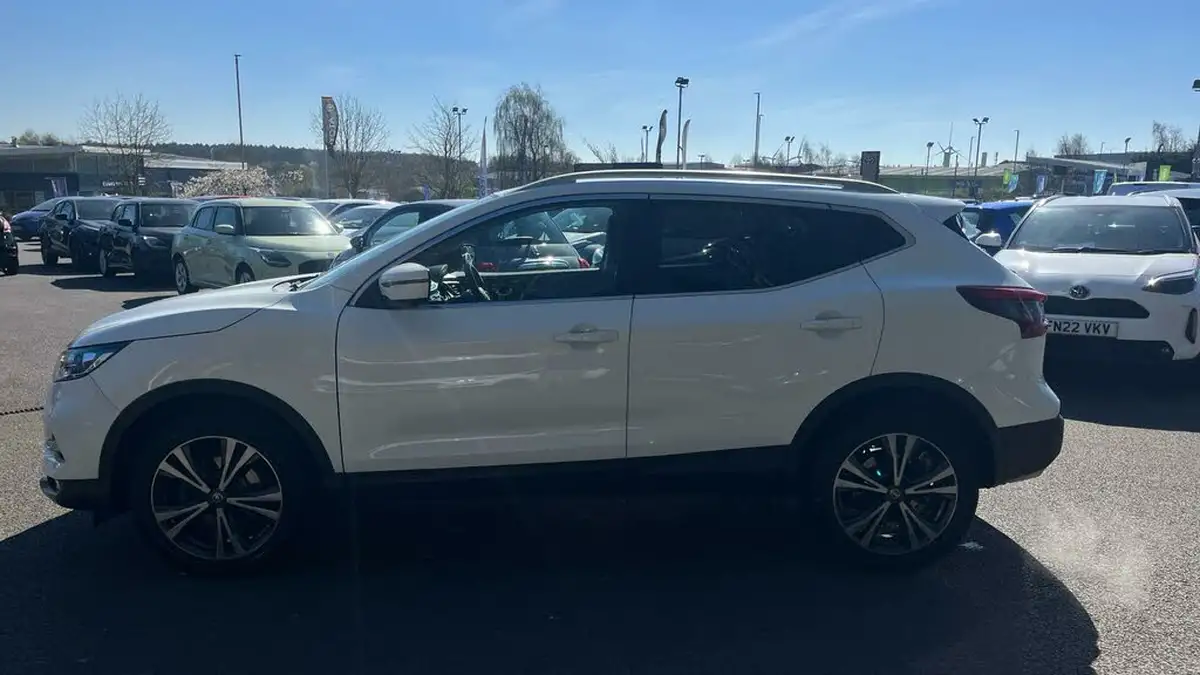 2018-nissan-qashqai-12-dig-t-n-connecta-glass-roof-pack-xtronic-cvt-big-16