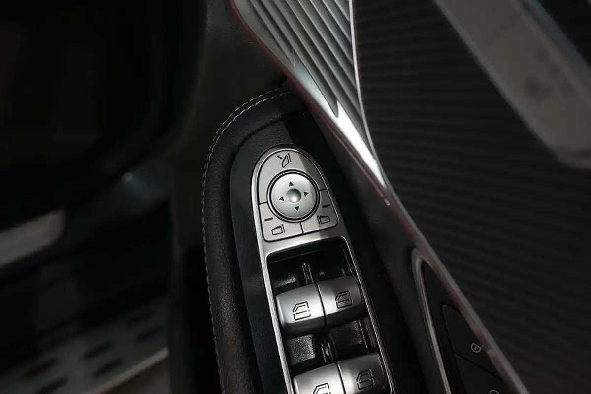 2021-mercedes-benz-eqc-e-eqc-400-amg-line-premium-big-33
