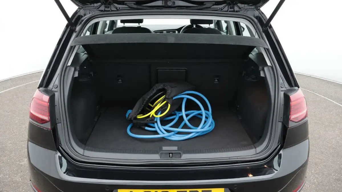 2019-volkswagen-golf-e-e-golf-big-17