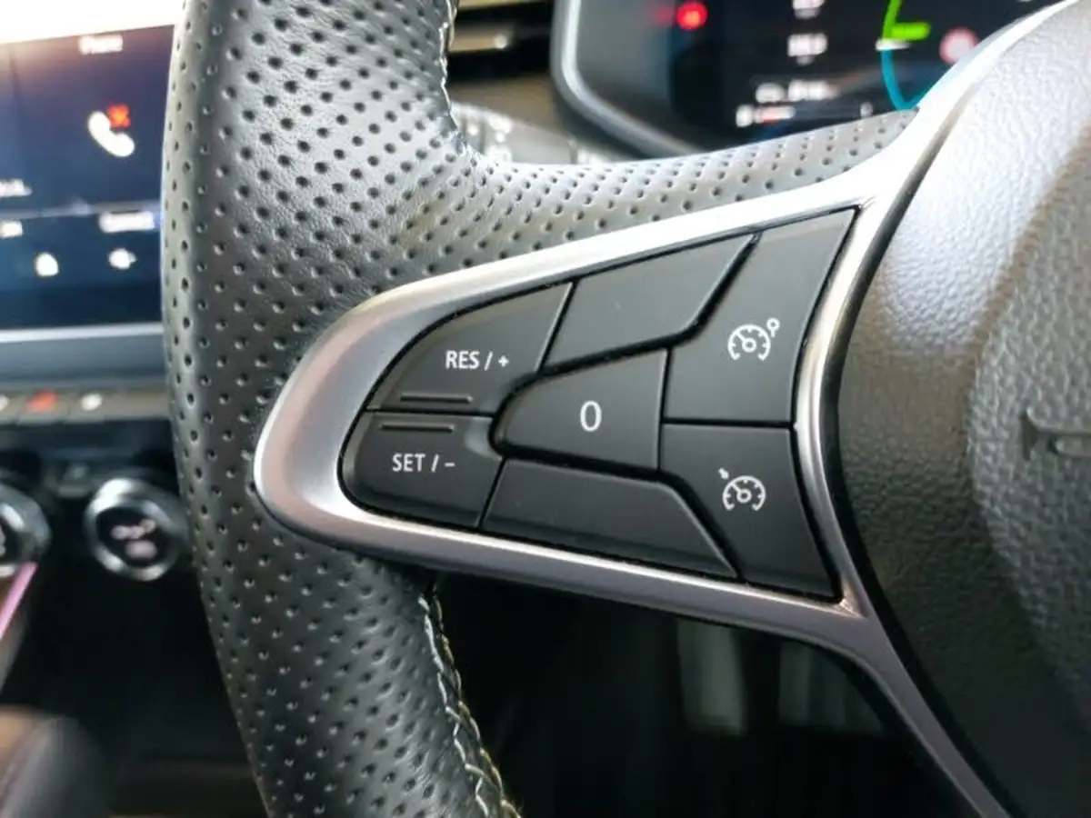 2023-renault-clio-16-engineered-big-17