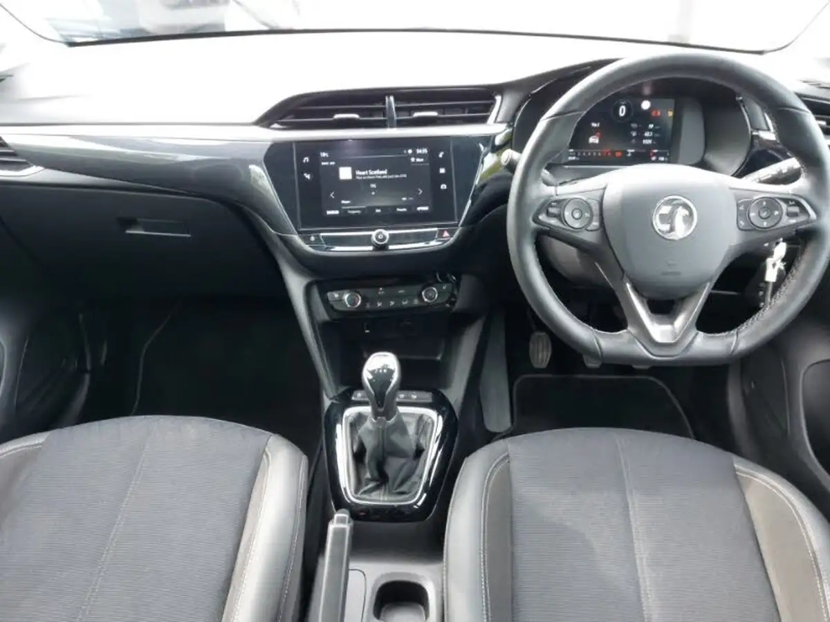 2021-vauxhall-corsa-12i-griffin-edition-big-2