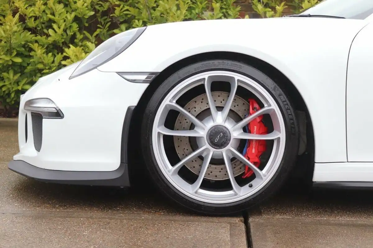 2014-porsche-911-38-gt3-big-18