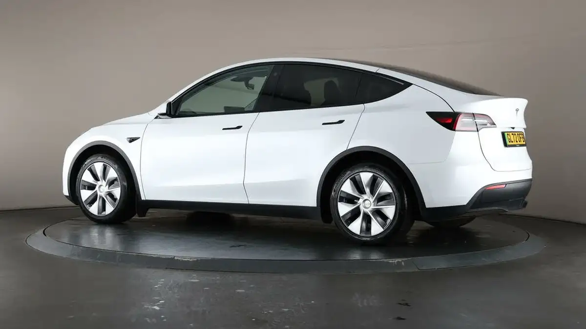 2022-tesla-model-y-e-rwd-big-74