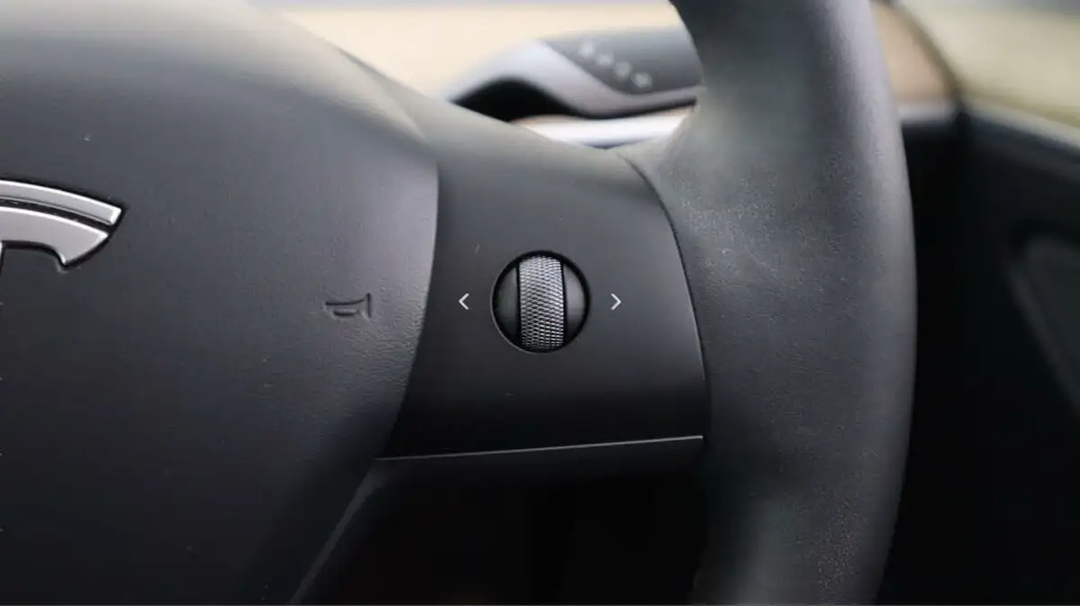 2022-tesla-model-y-e-rwd-big-22