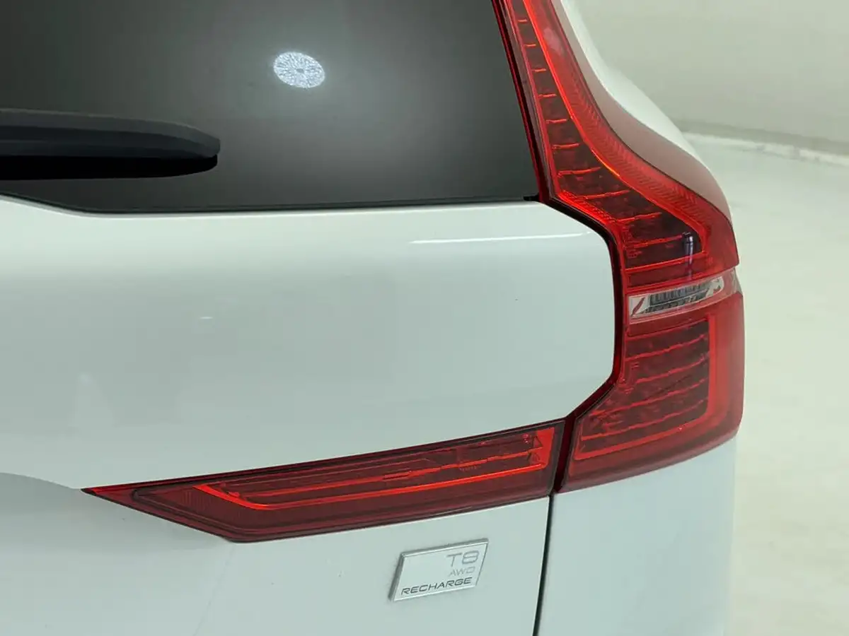 2022-volvo-xc60-20-t8-ultimate-dark-big-33