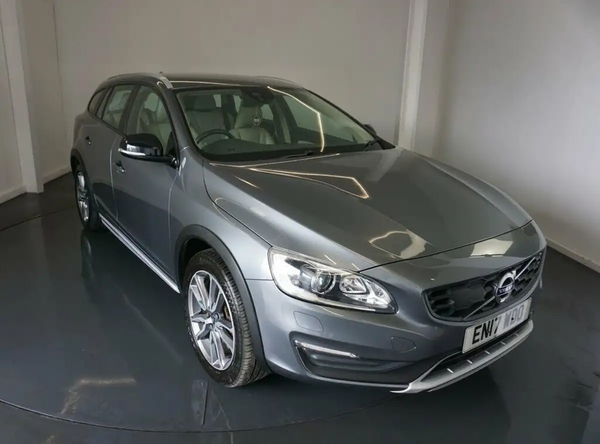 2017-volvo-v60-20td-d4-cross-country-lux-geartronic-big-14