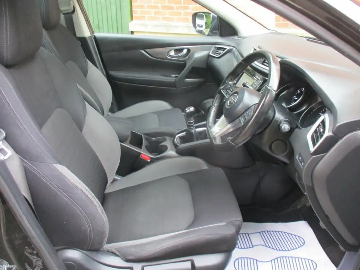 2017-nissan-qashqai-12-dig-t-n-connecta-big-29