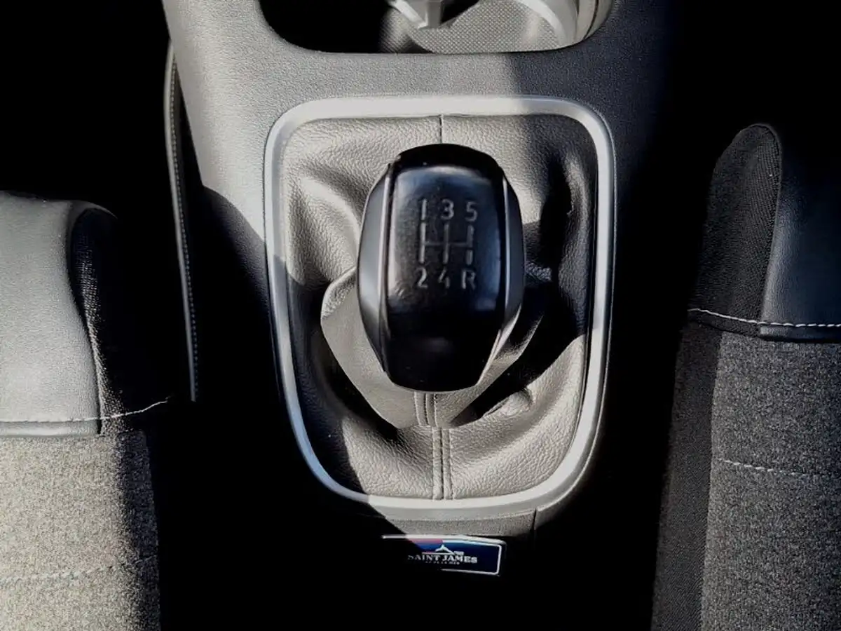 2022-citroen-c3-12-puretech-saint-james-83ps-big-9