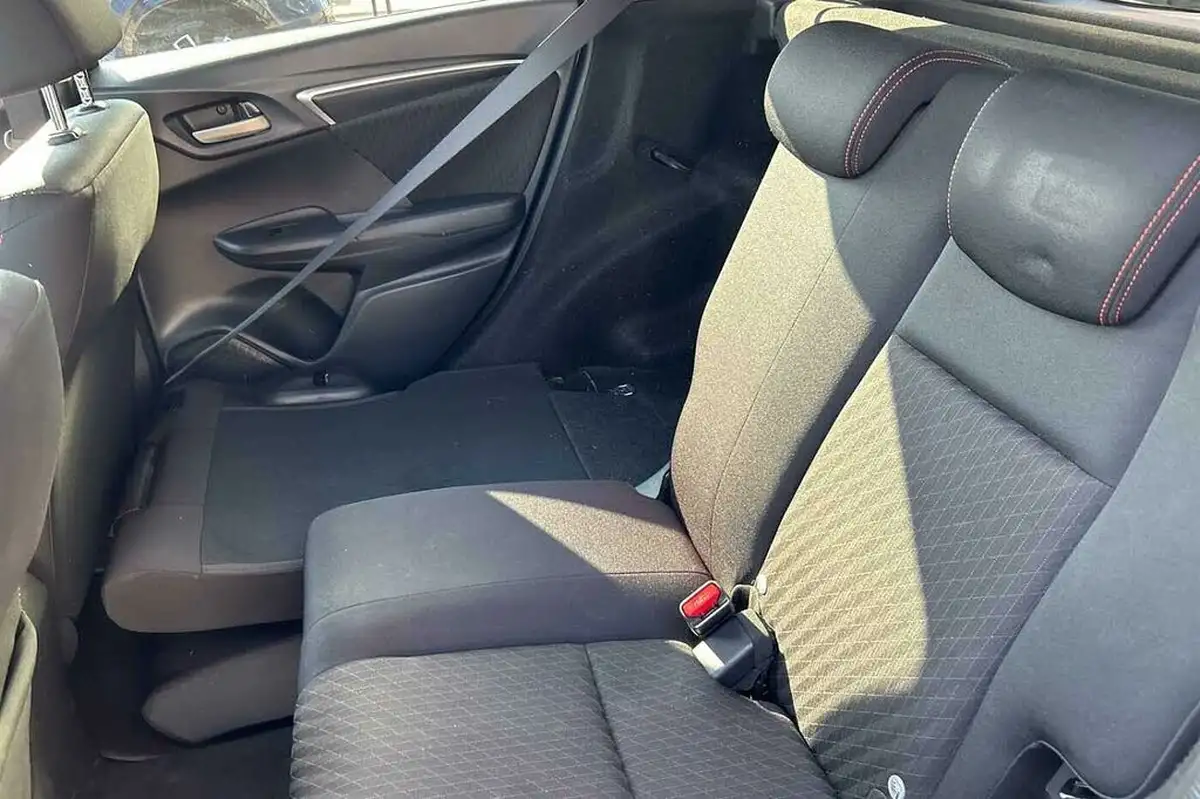 2019-honda-jazz-15-i-vtec-sport-navi-cvt-big-30