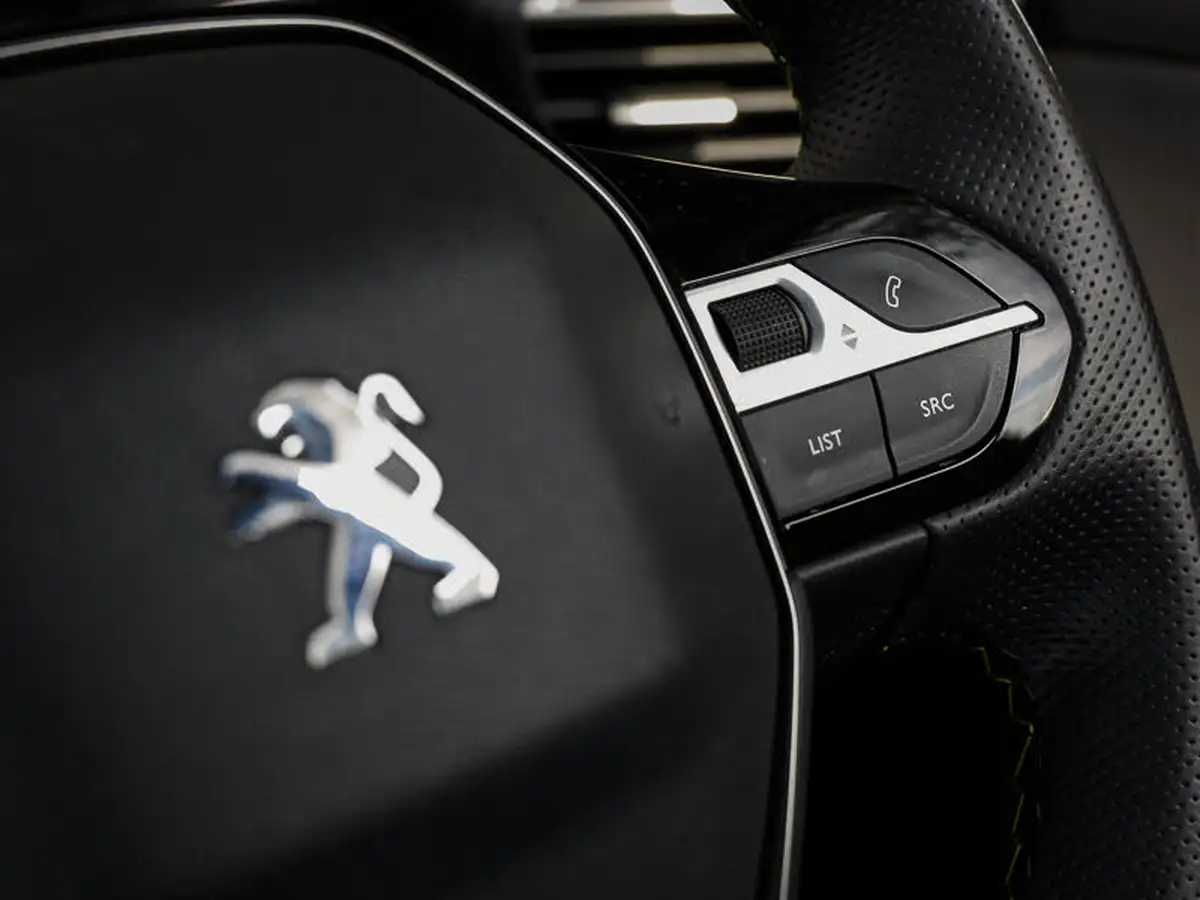 2022-peugeot-208-12-puretech-gt-premium-100bhp-big-18