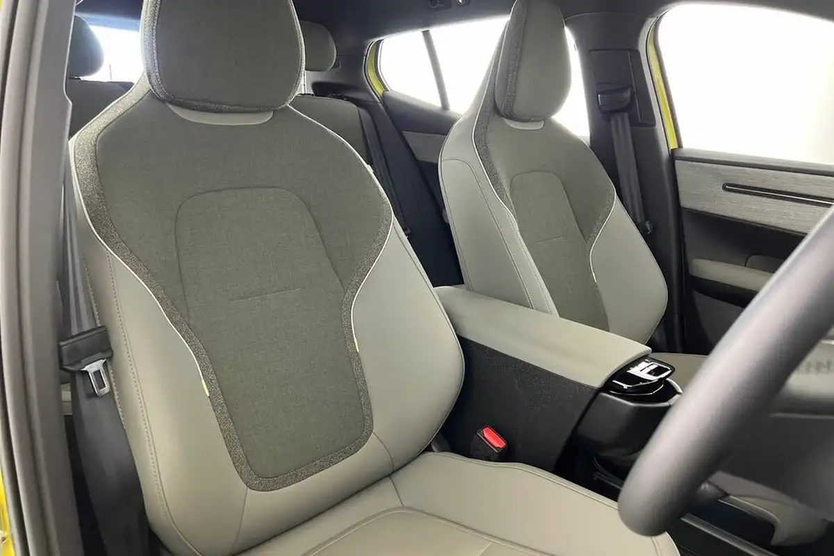 2024-volvo-ex30-e-single-motor-plus-extended-range-big-32