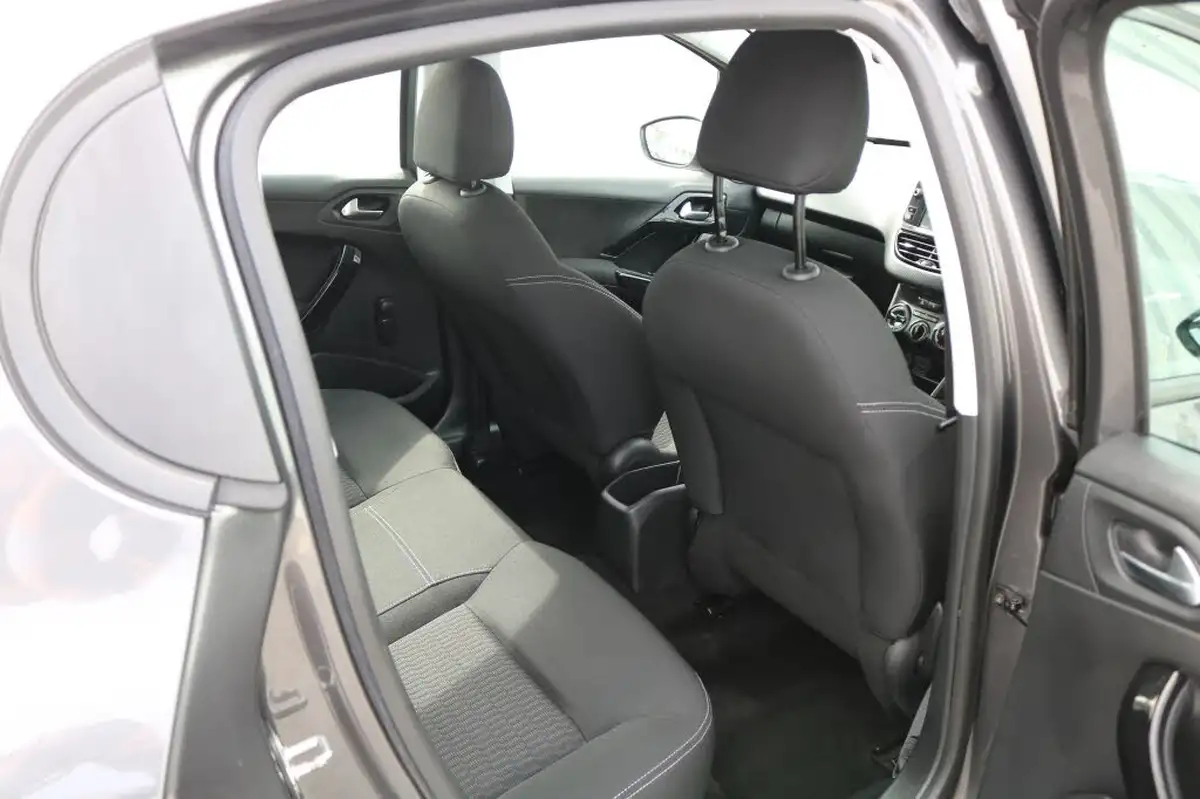 2019-peugeot-208-12-puretech-active-82bhp-ss-big-16