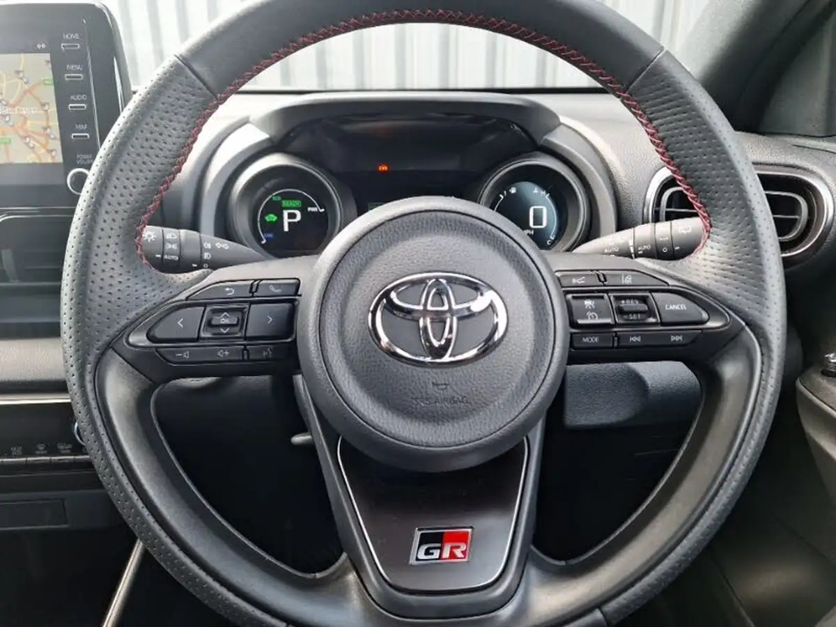 2023-toyota-yaris-15-vvt-i-gr-sport-114bhp-big-9