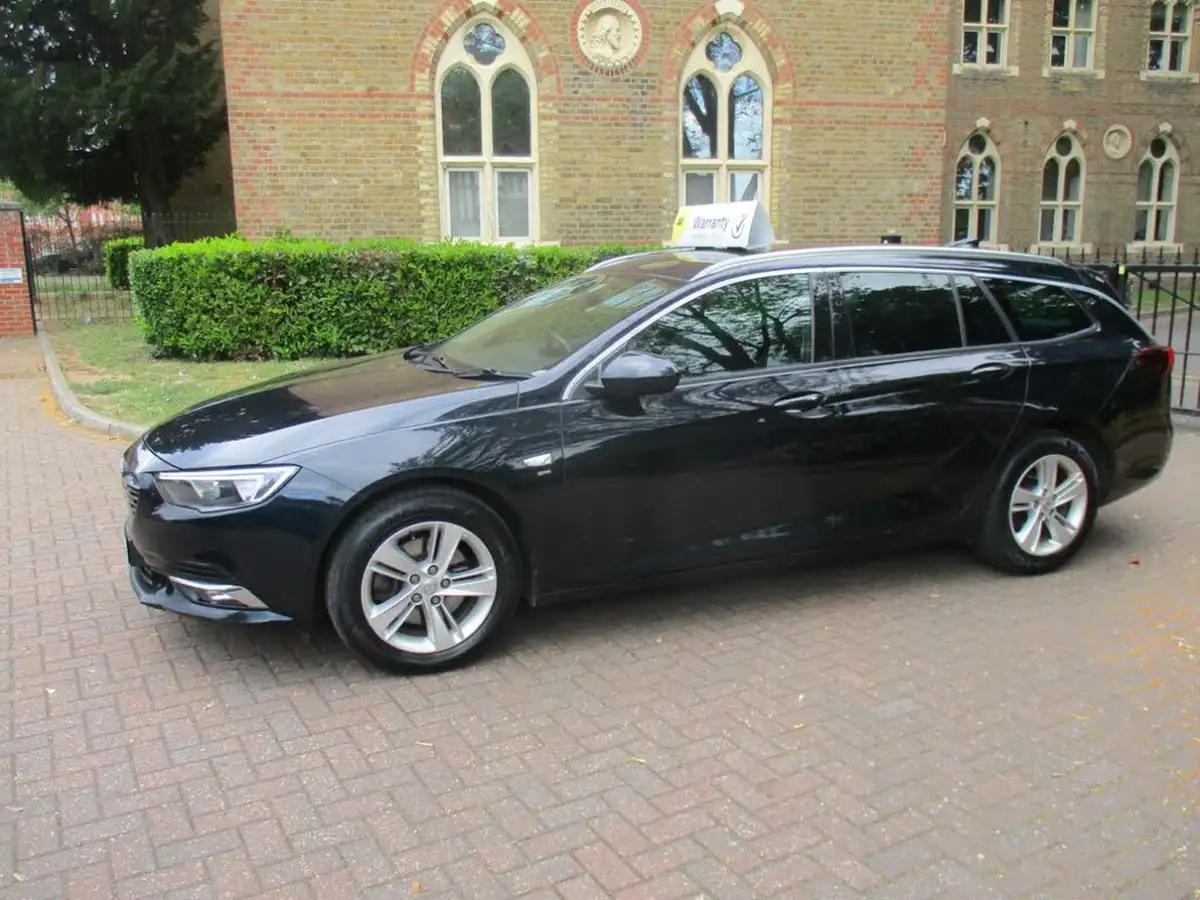 2018-vauxhall-insignia-sports-tourer-15-turbo-sri-big-11