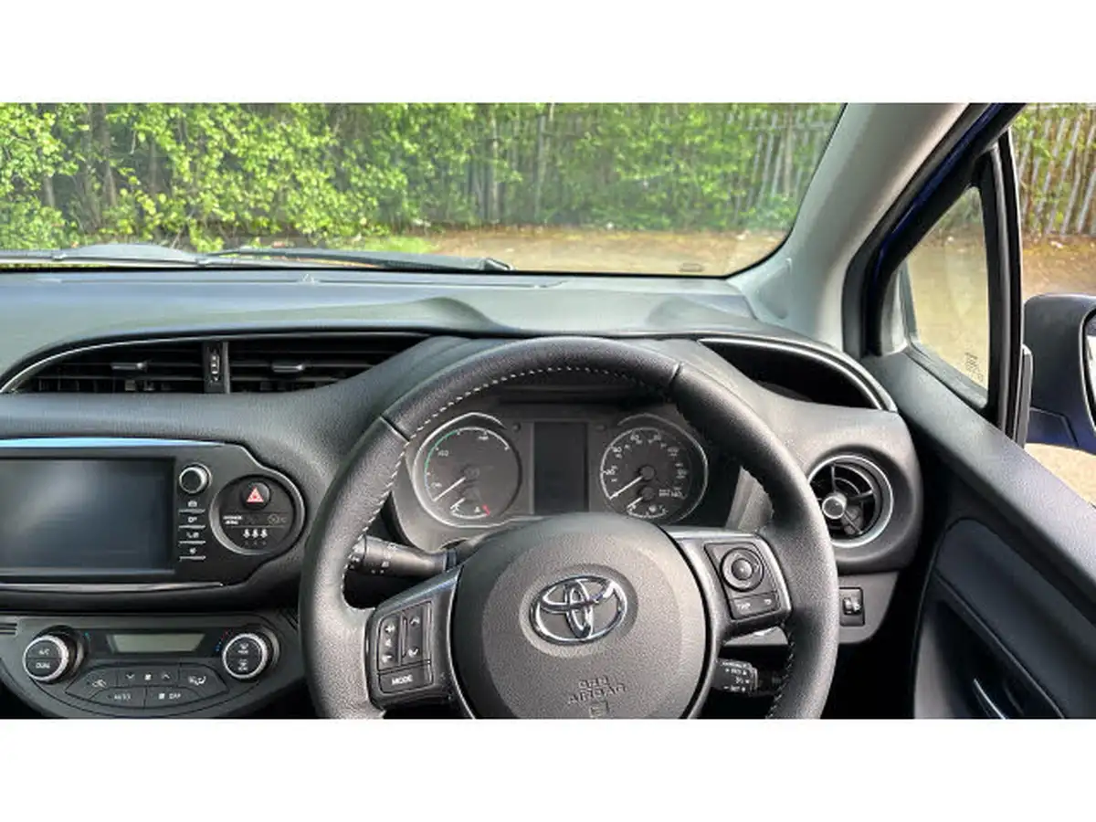 2020-toyota-yaris-15-vvt-i-y20-98bhp-hybrid-1497cc-e-cvt-big-4