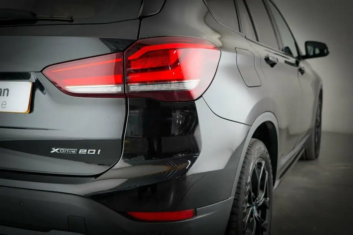 2022-bmw-x1-20-xdrive20i-xline-big-6