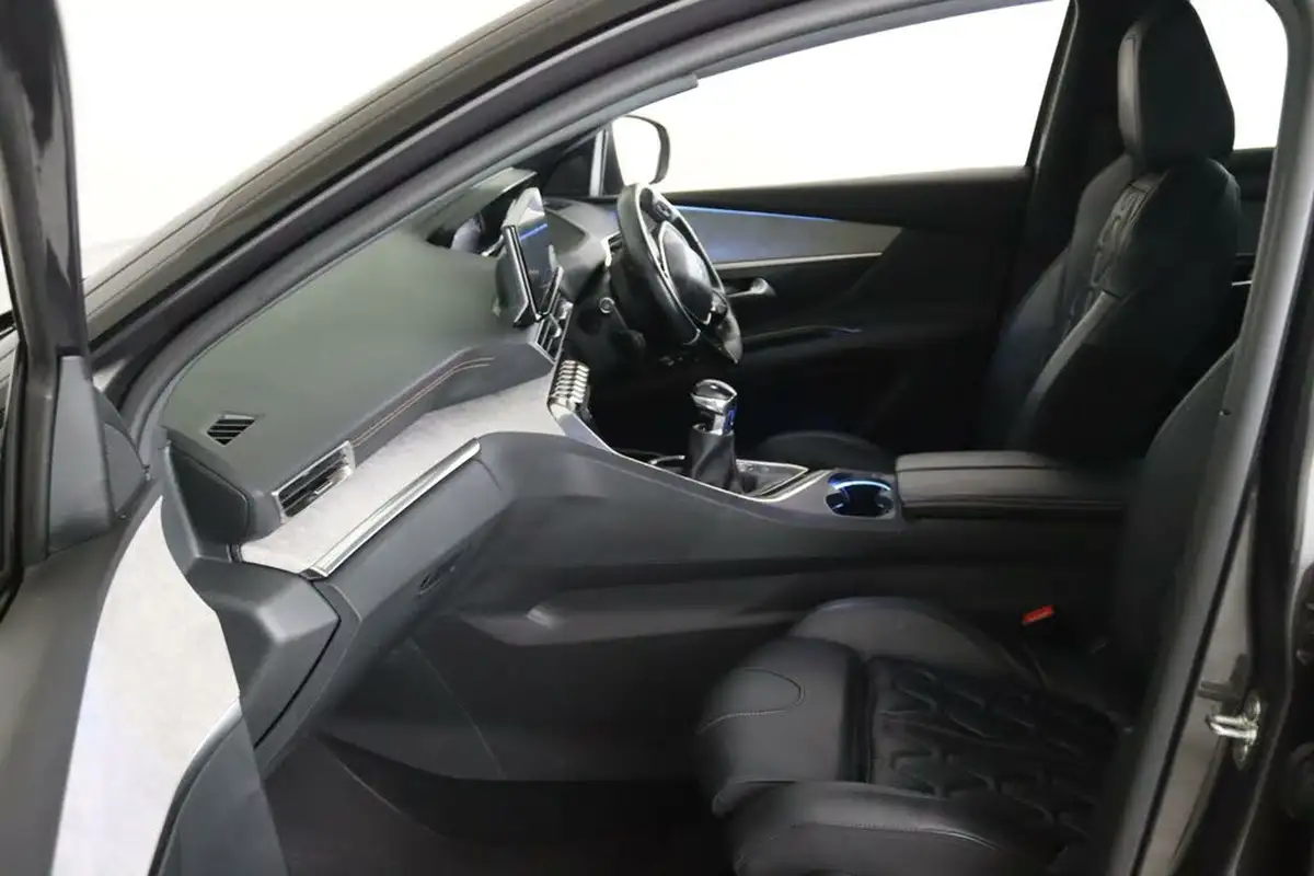 2022-peugeot-3008-suv-12-puretech-gt-big-10