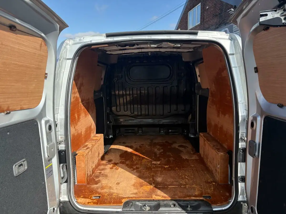 2015-nissan-nv200-15td-acenta-89bhp-panel-van-big-11
