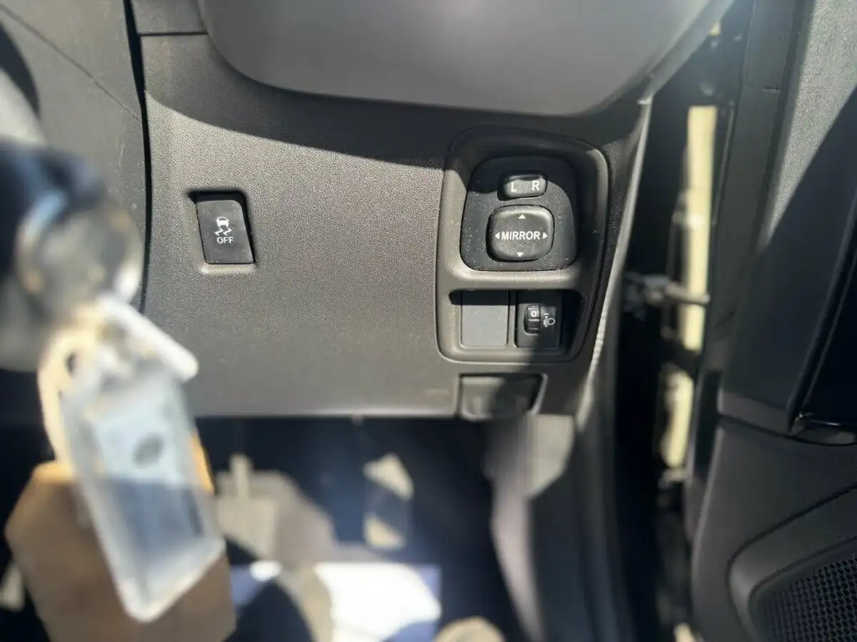 2016-citroen-c1-10-vti-airscape-flair-5d-etg-big-16