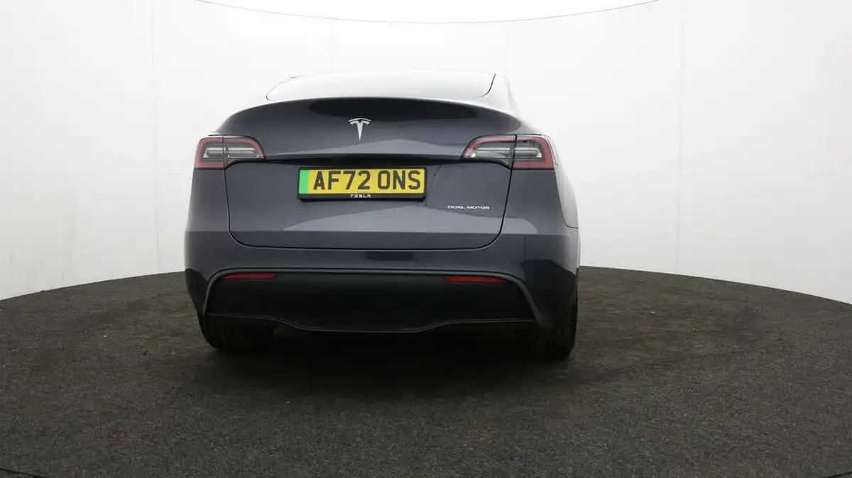2022-tesla-model-y-e-long-range-big-59