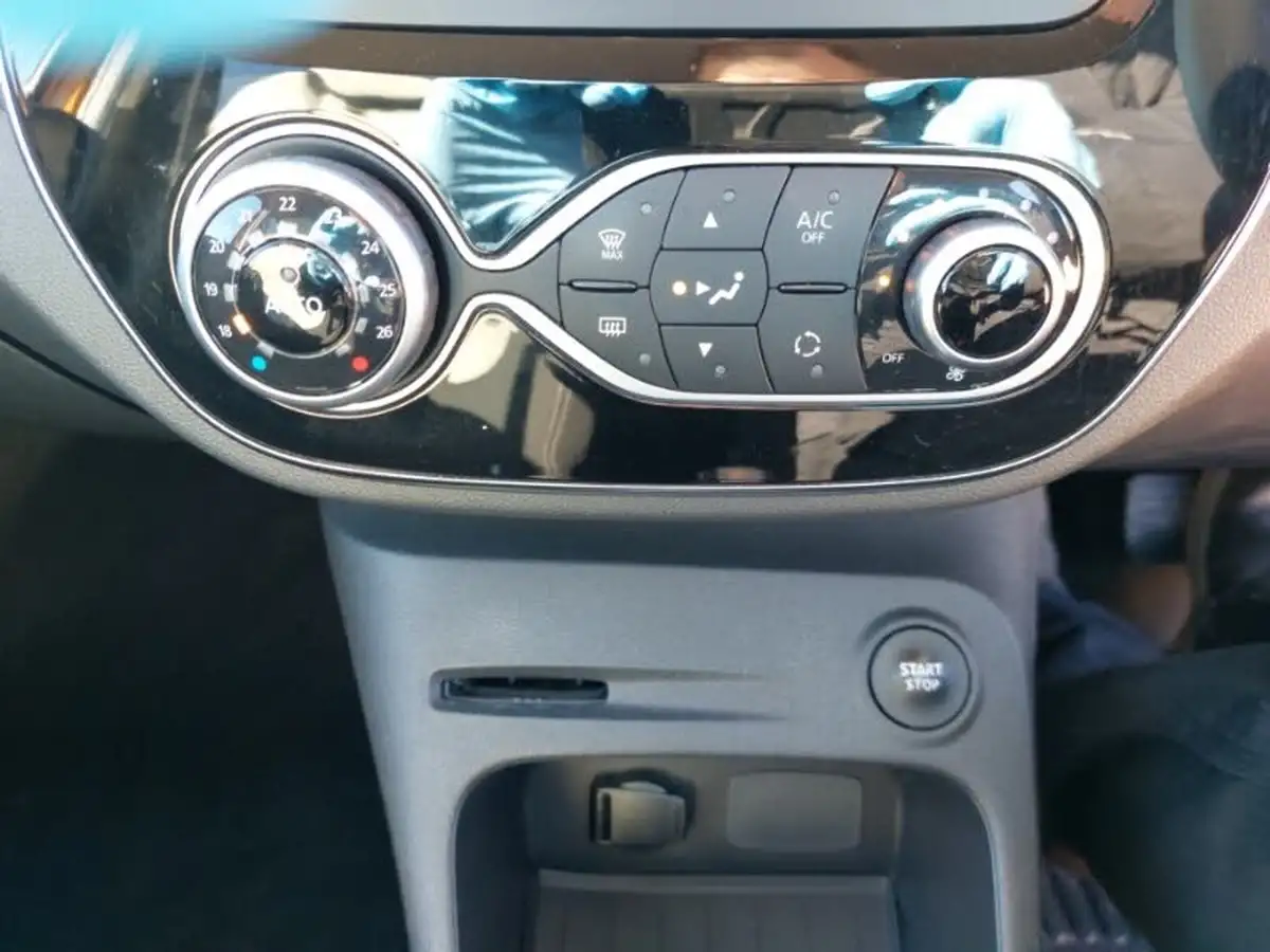 2019-renault-captur-13-tce-iconic-150bhp-ss-edc-auto-big-14