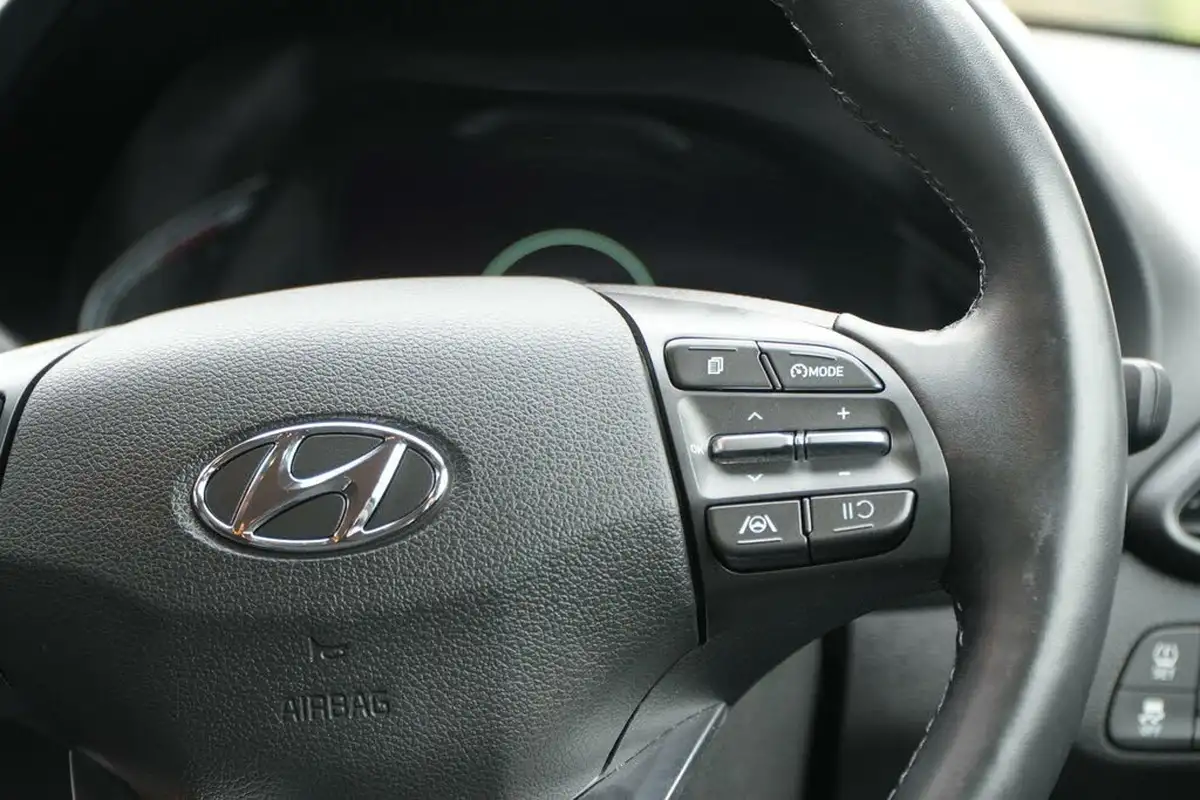 2023-hyundai-i30-10-t-gdi-premium-hatchback-big-24
