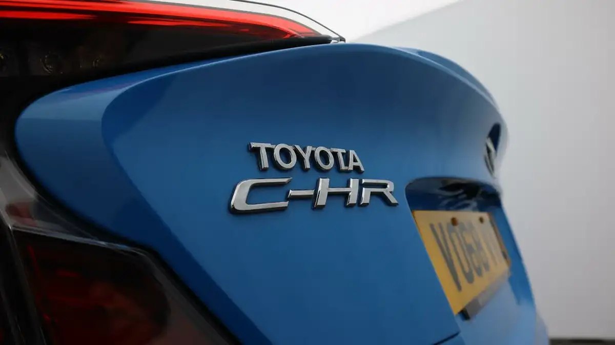 2018-toyota-c-hr-12-dynamic-big-22
