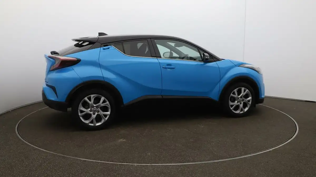 2018-toyota-c-hr-12-dynamic-big-43