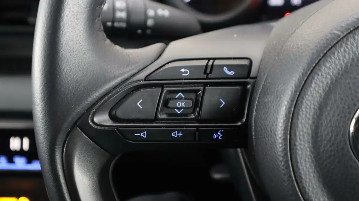 2023-toyota-yaris-15-vvt-i-design-big-21