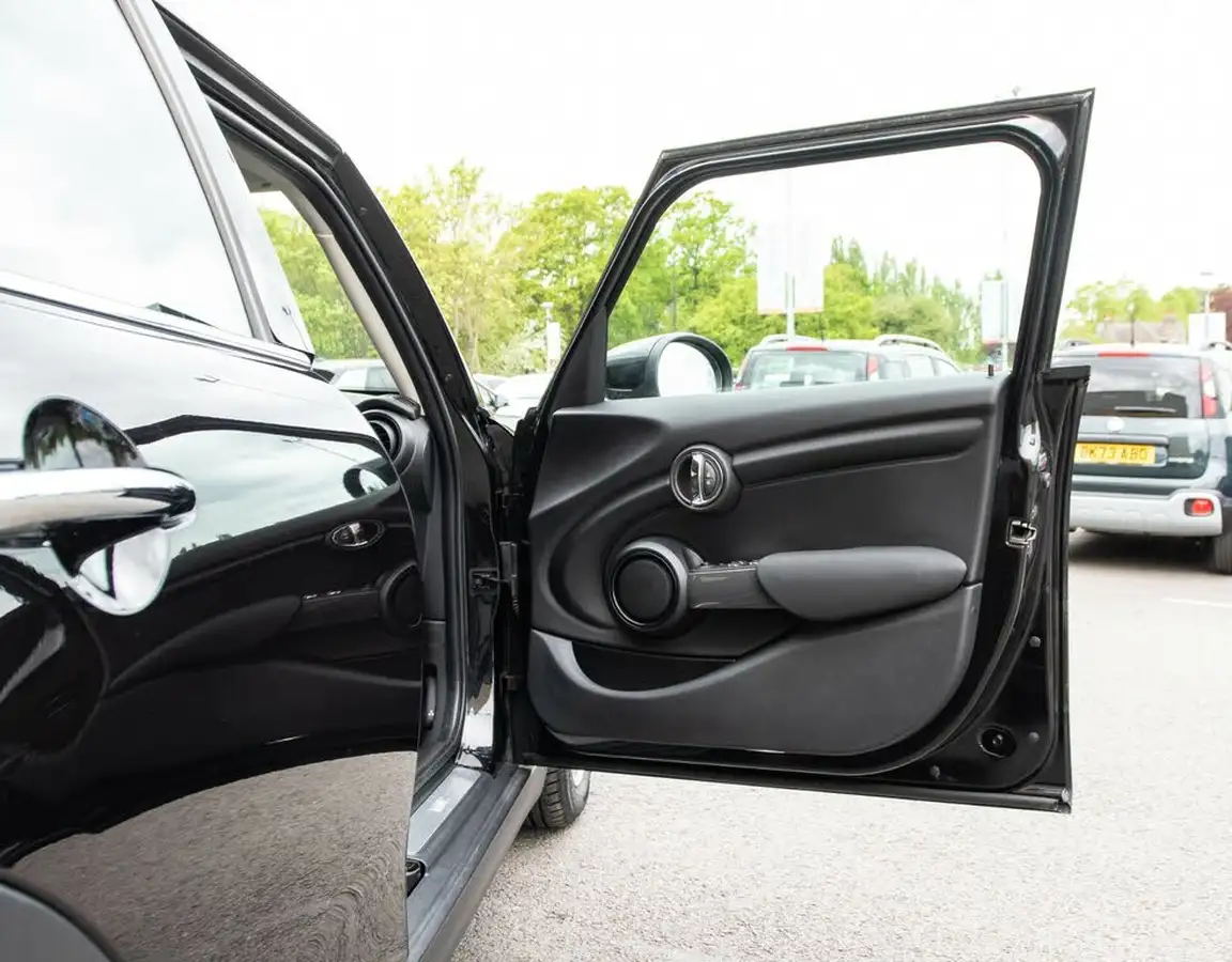 2020-mini-countryman-15-cooper-classic-auto-big-13