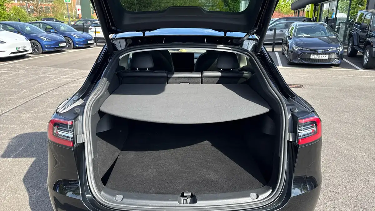 2022-tesla-model-y-e-long-range-big-14