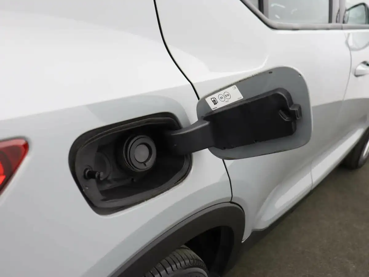 2023-volvo-xc40-20-b3-core-big-48
