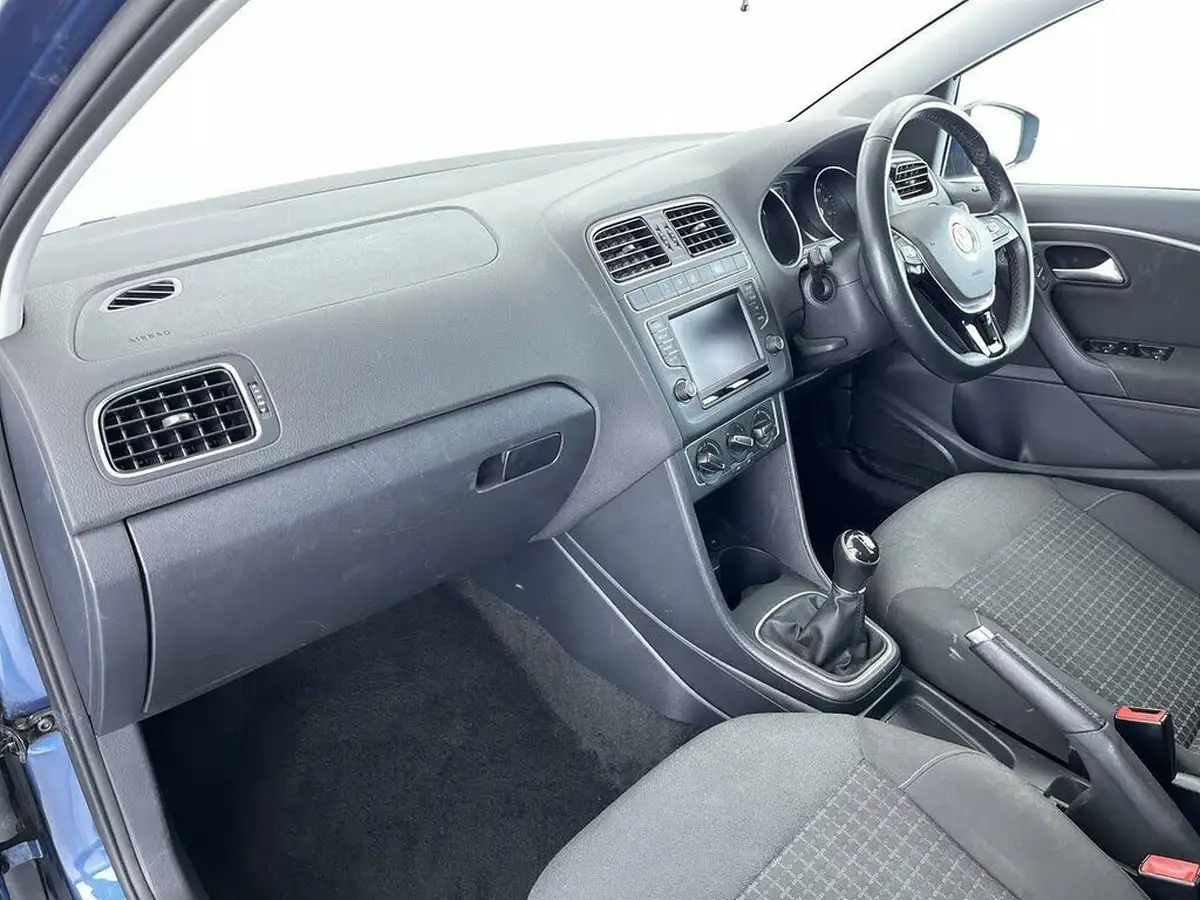 2016-volkswagen-polo-10-match-60ps-5d-big-33