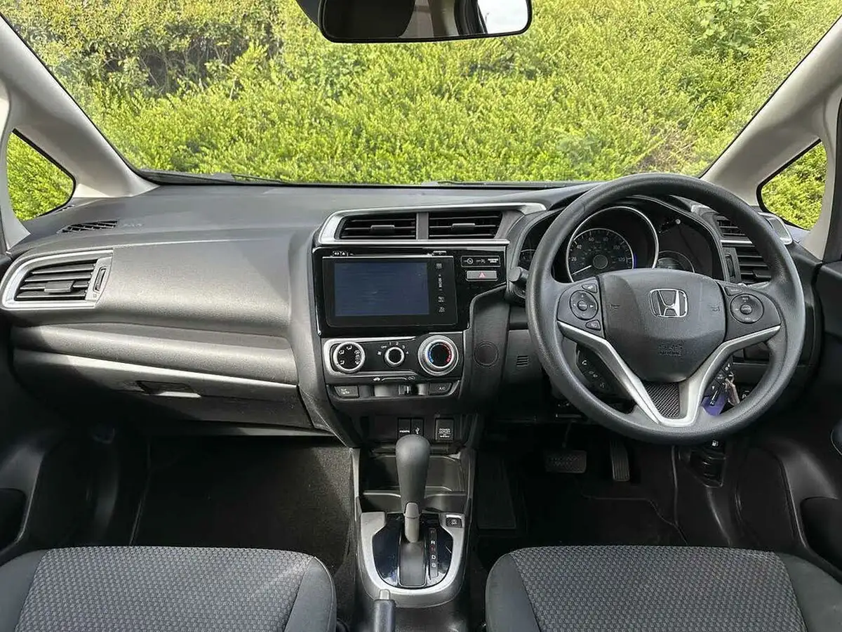 2019-honda-jazz-13-i-vtec-se-cvt-big-3