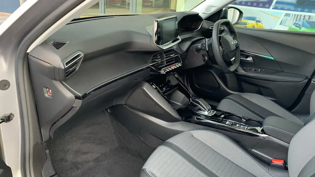 2021-peugeot-2008-suv-12-puretech-allure-130bhp-eat8-big-11