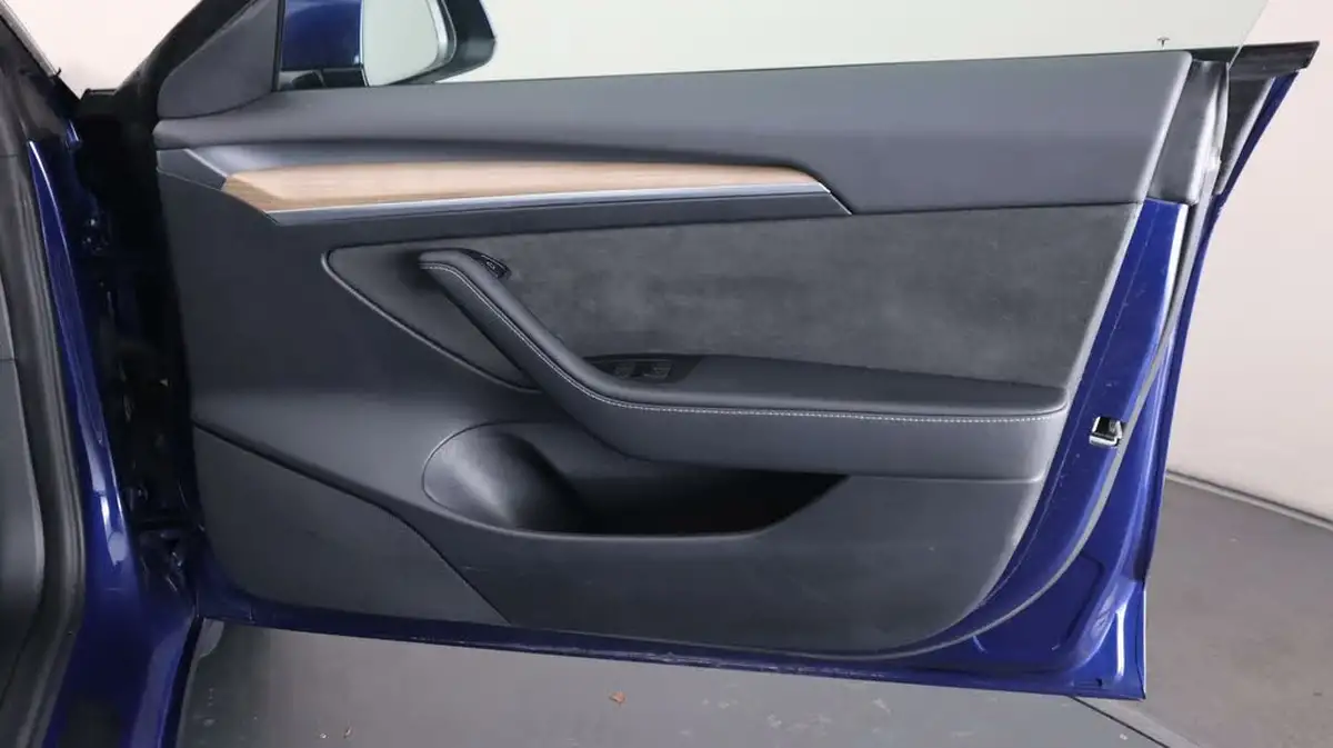 2021-tesla-model-3-e-long-range-awd-big-15