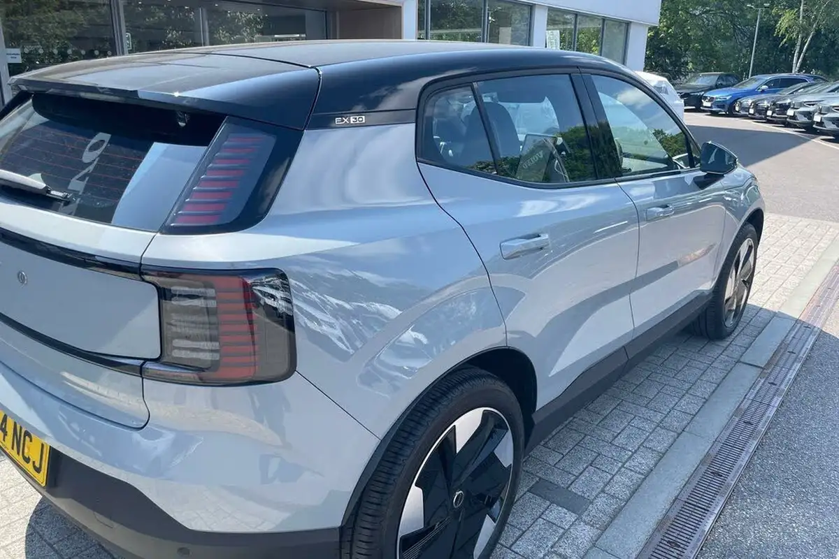 2024-volvo-ex30-e-single-motor-plus-extended-range-big-13