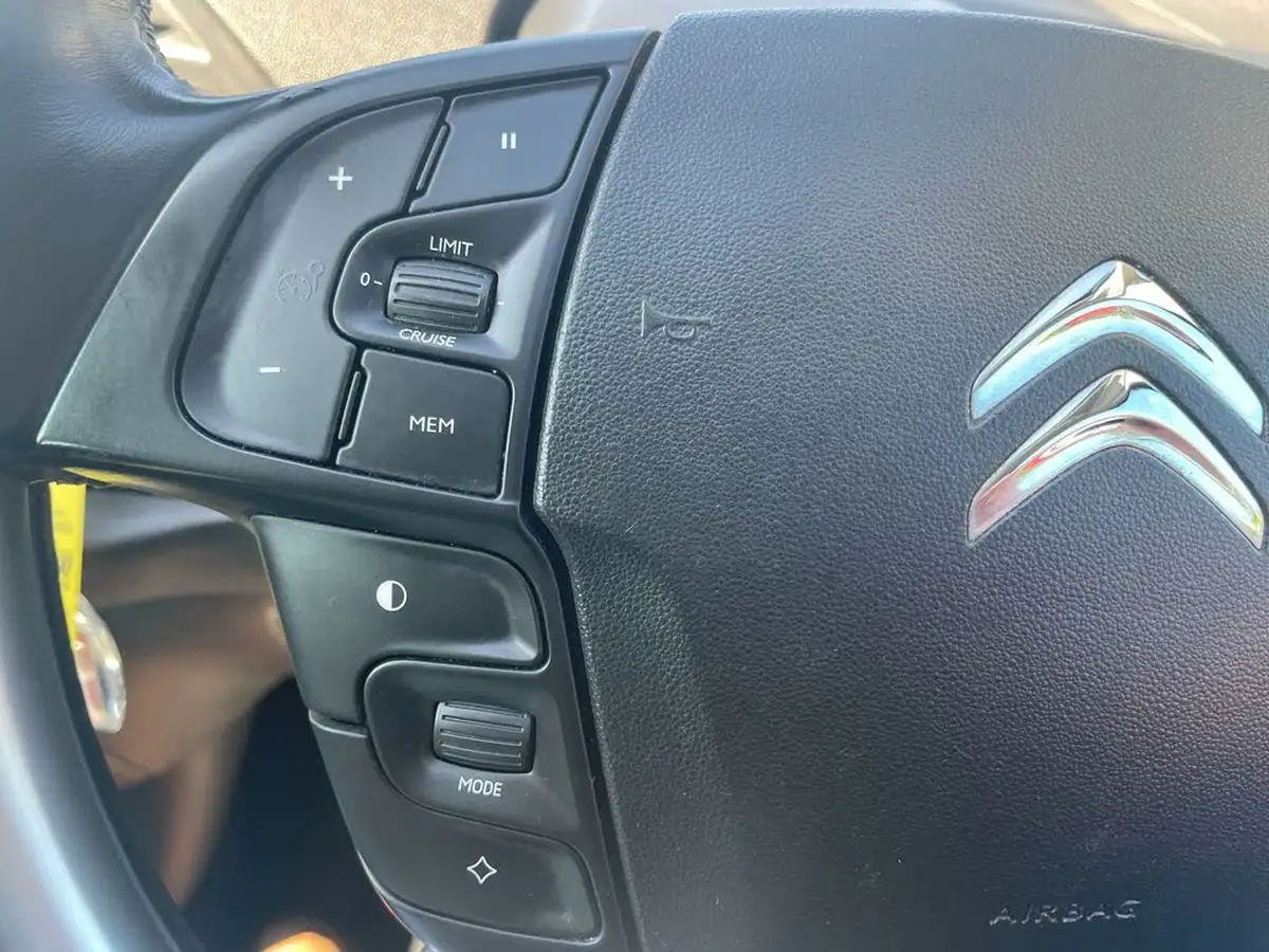 2015-citroen-c4-picasso-16e-hdi-exclusive-big-17