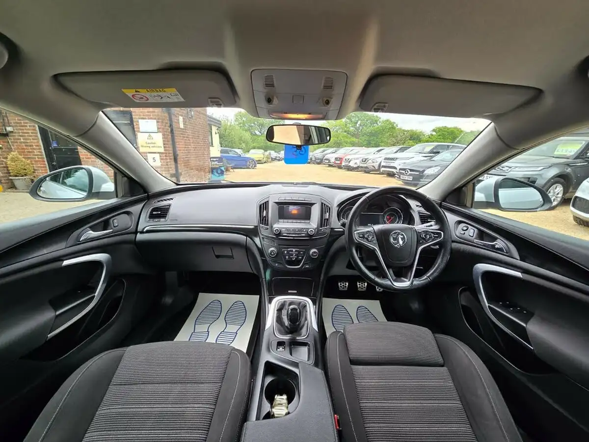 2015-vauxhall-insignia-18-sri-big-8