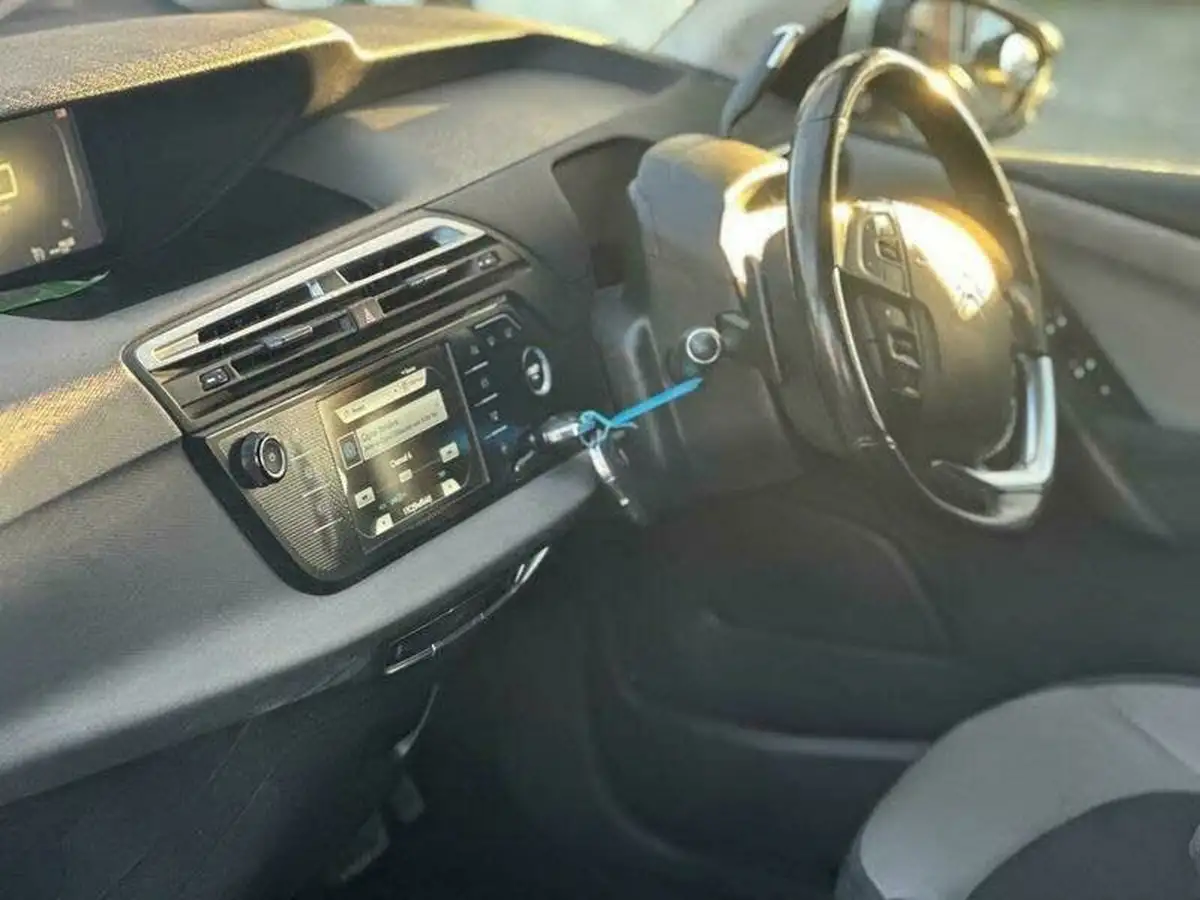 2016-citroen-grand-c4-picasso-16bluehdi-exclusive-eat6-big-44