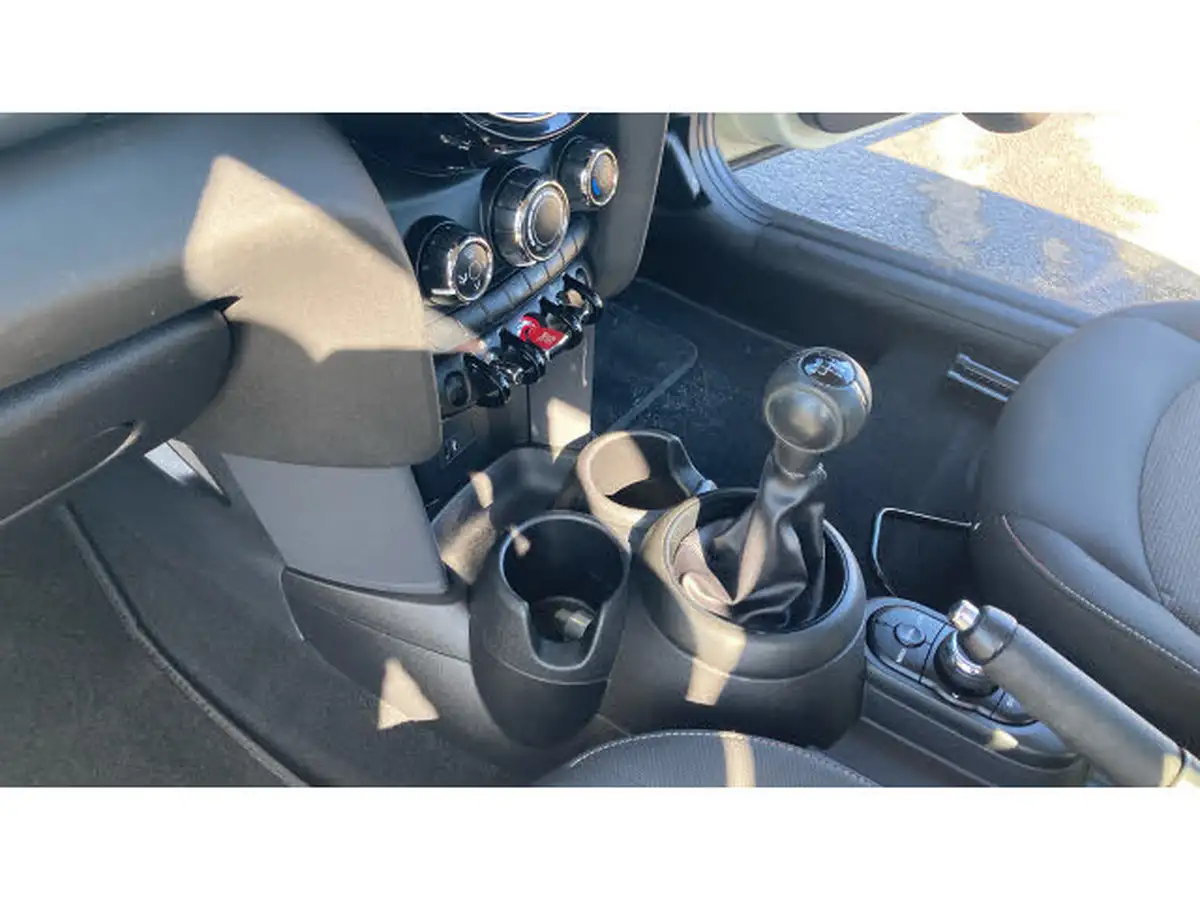 2020-mini-cooper-15-cooper-classic-nav-hatchback-3d-big-12