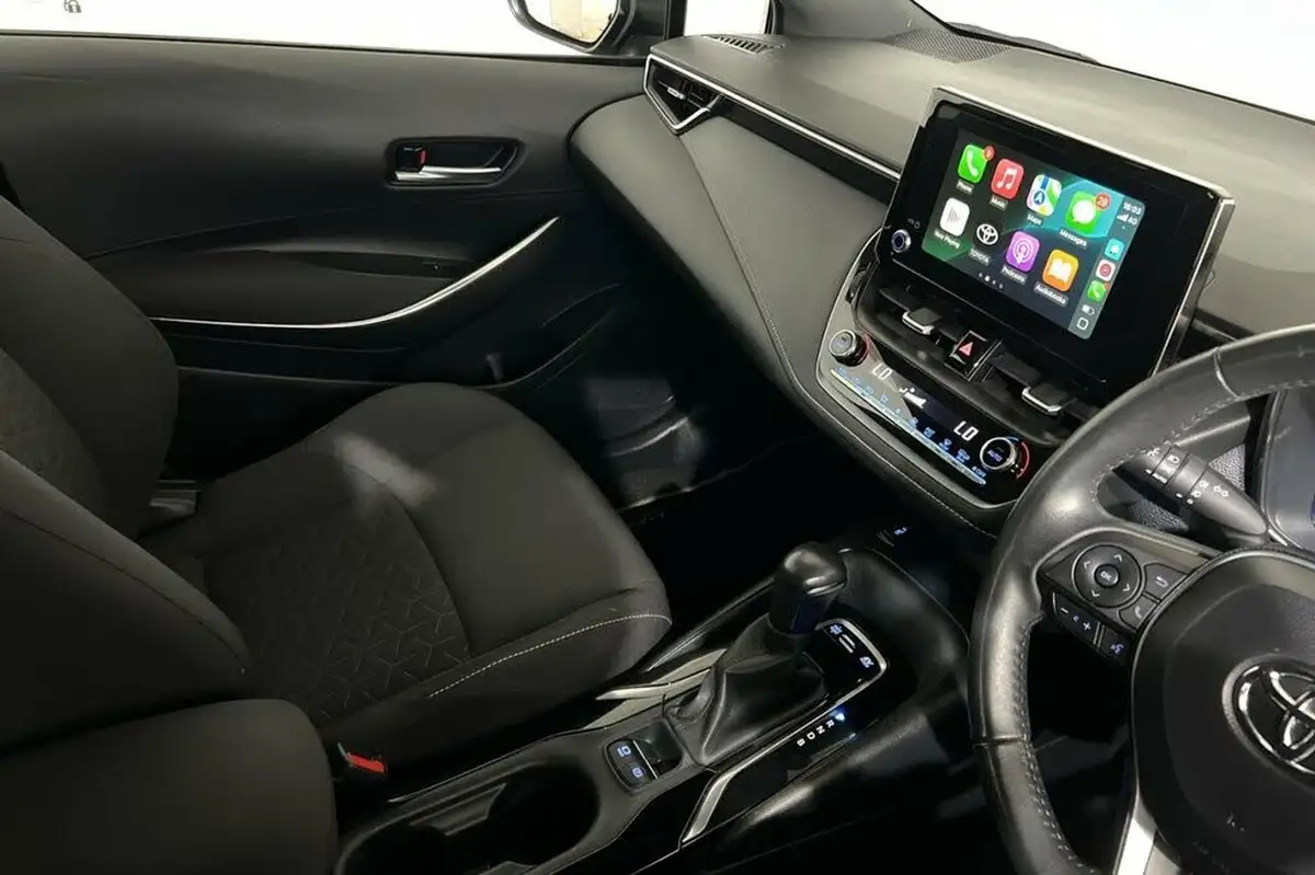 2022-toyota-corolla-18-vvt-i-icon-tech-trk-hatchback-5d-big-28
