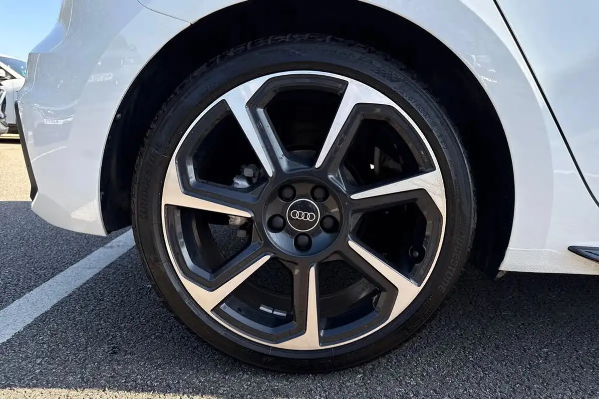 2024-audi-a1-10-30-tfsi-black-edition-116ps-s-tronic-big-9